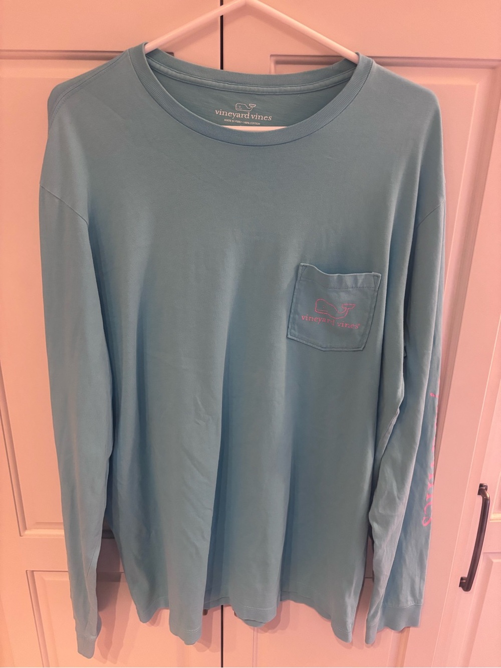Vineyard Vines Men’s Large Long Sleeve Whale Logo Pocket T-Shirt Blue Pink